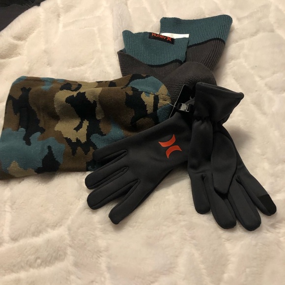 NWT Hurley 3 Piece Beanie, Gloves & Scarf Set 100% Acrylic - Picture 3 of 4